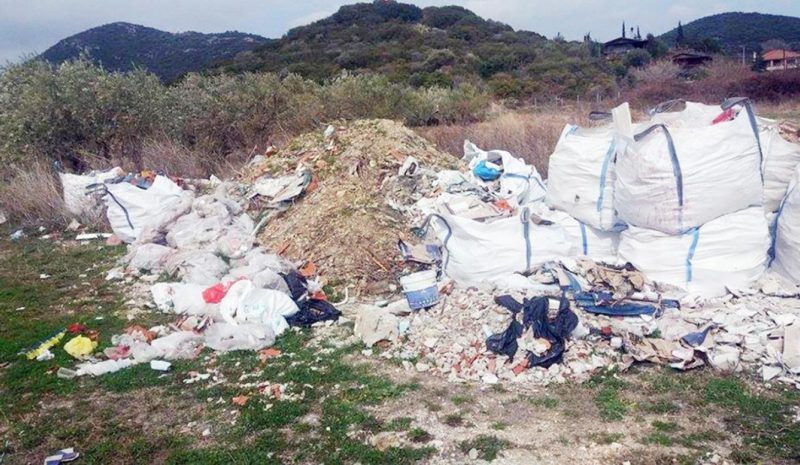 Στο επίκεντρο μία χωματερή κοντά στην οδο Νιάρχου