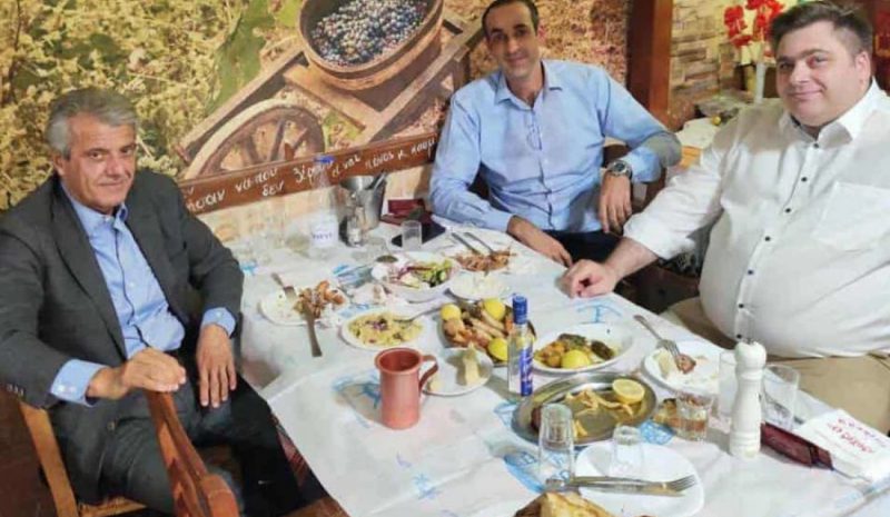 Ο Γρηγόρης Δημητριάδης με καλή παρέα στα Καμίνια