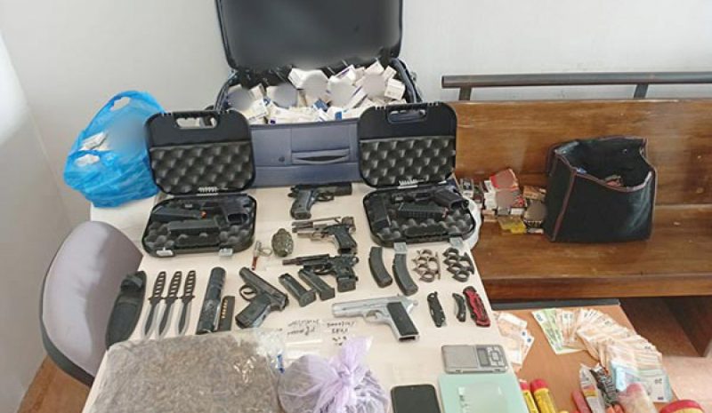 Συνελήφθη στον Πειραιά με ναρκωτικά και όπλα από Γιαννιώτες αστυνομικούς!