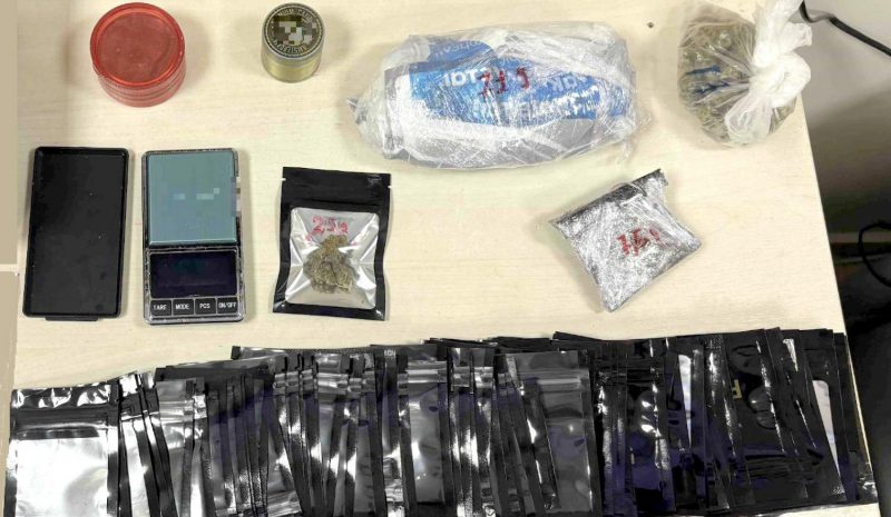  Συνελήφθη ενώ παραλάμβανε από θυρίδα δέμα με ναρκωτικά! 