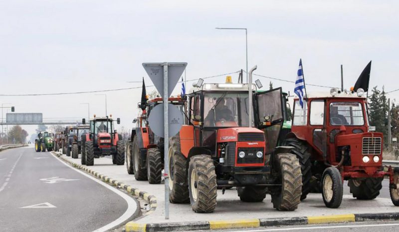 ΑΥΞΑΝΟΝΤΑΙ ΤΑ ΜΠΛΟΚΑ ΑΓΡΟΤΩΝ!