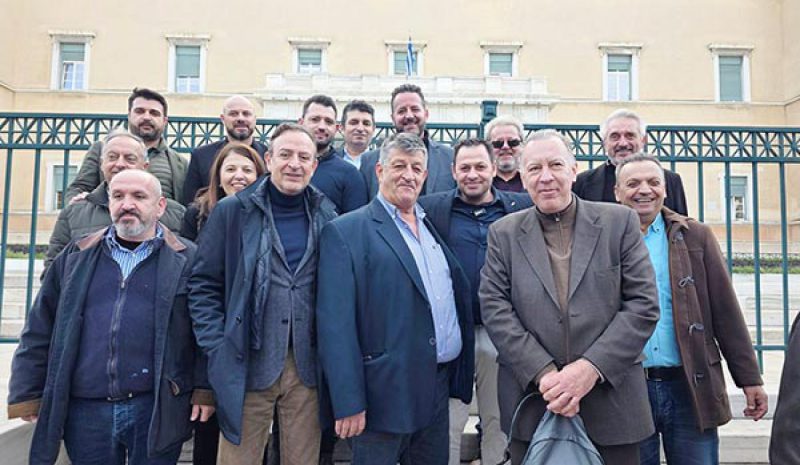 Και Δήμαρχοι της Ηπείρου χθες έξω από τη Βουλή!