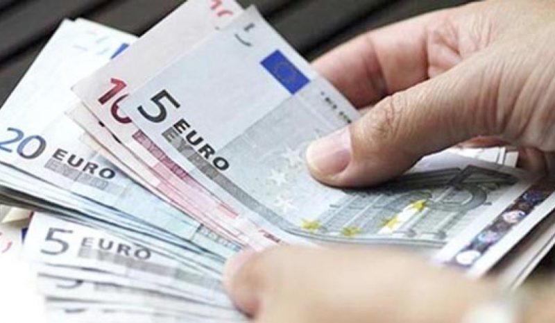 Επιδόματα και Δώρο καταβάλλει η ΔΥΠΑ