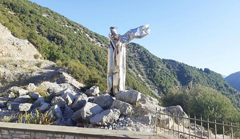 Τρισάγιο για τα 29 θύματα του δυστυχήματος στο Τσίμποβο