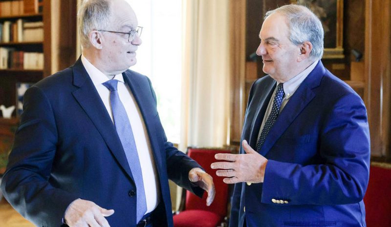 Τα εθνικά θέματα στο επίκεντρο  συνάντησης Τασούλα - Καραμανλή