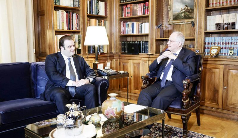 Οι προοπτικές της ελληνικής οικονομίας στο  επίκεντρο συνάντησης στο Προεδρικό Μέγαρο