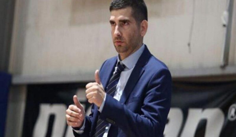 Στηρίζουν τον Μιχελάκο  τα «γεράκια» του Βίκου 