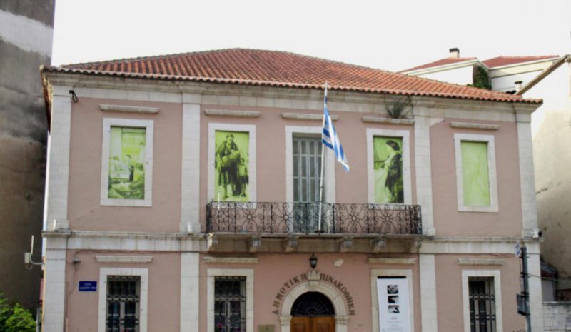 «Διαχρονικές Υφές» στη   Δημοτική Πινακοθήκη