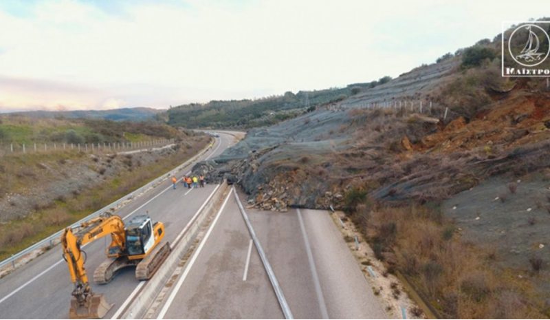 Κλειστή η Ιόνια Οδός λόγω μεγάλης  κατολίσθησης κοντά στο Κομπότι 
