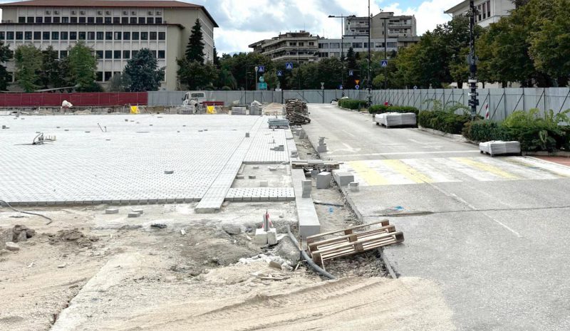 Υπομονή ώσπου να… ολοκληρωθεί η ανάπλαση στην Κεντρική Πλατεία!