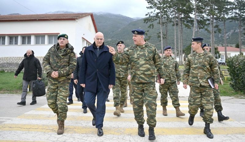  «Έφοδος» χθες του Ν. Δένδια  στο στρατόπεδο Περάματος