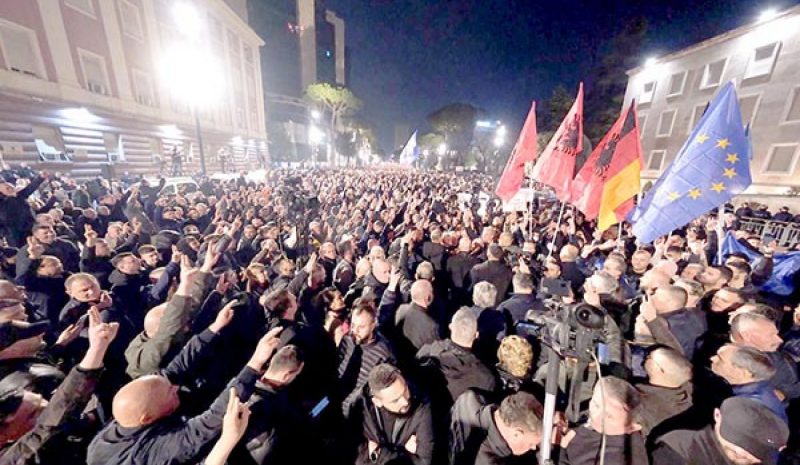 ΕΚΡΥΘΜΗ Η ΚΑΤΑΣΤΑΣΗ ΣΤΗΝ ΑΛΒΑΝΙΑ!