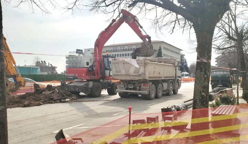 Η άνοδος έκλεισε, η νησίδα  ξηλώθηκε στην Πλατεία!