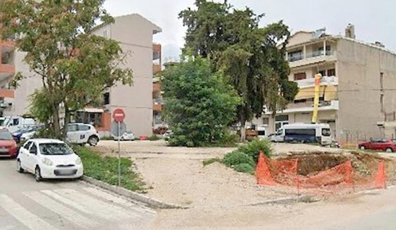 Τι θα γίνει με το οικόπεδο  δίπλα στην Πλατεία Χατζή;