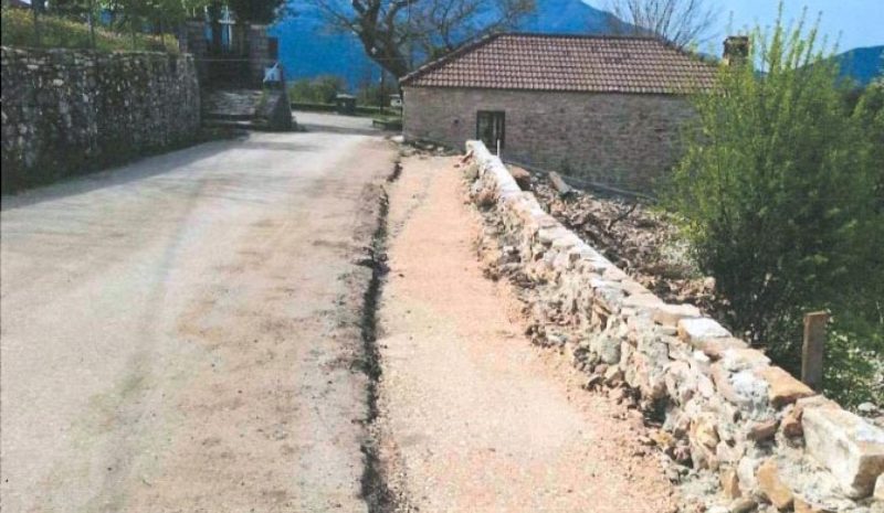 «Ποτέ εμπόδια εντός  του οδοστρώματος…»