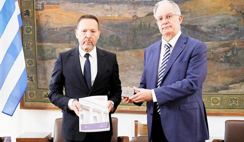 Η Ελλάδα πλησιάζει  την επενδυτική βαθμίδα