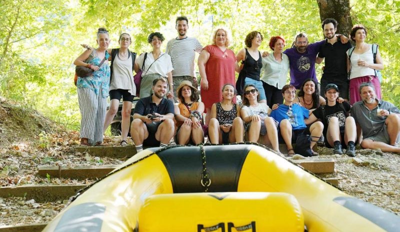 Εξετάστηκε η σχέση της δημοφιλούς μουσικής με την κοινωνία, την ιστορία, τον πολιτισμό 