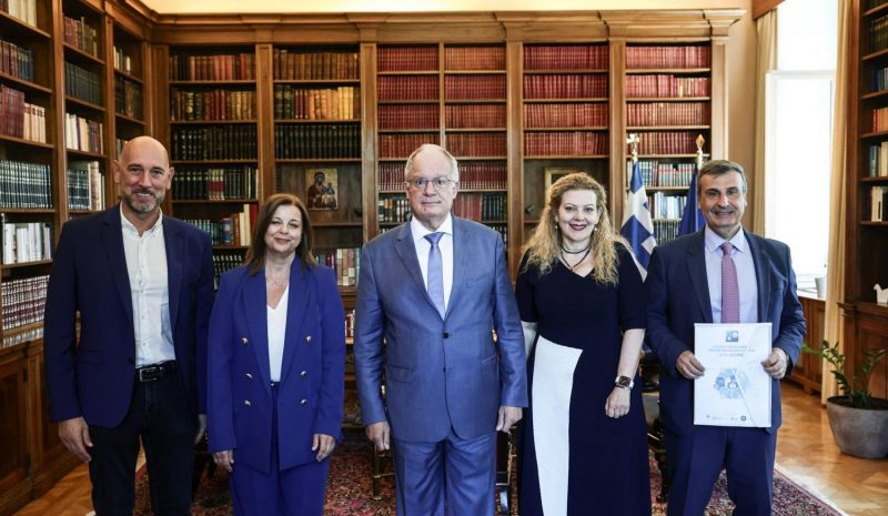 Τη Χάρτα της Ελληνικής Πνευμονολογικής Εταιρείας υπέγραψε ο Κων. Τασούλας