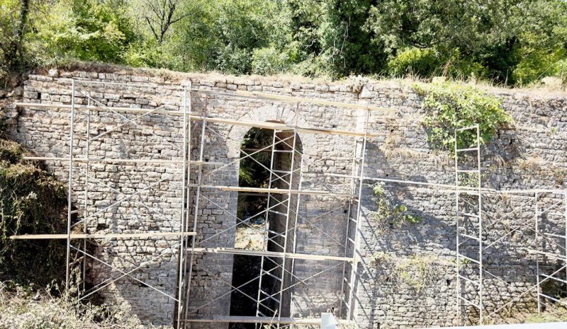 Αποκαθίστανται 22 πέτρινα  γεφύρια του Πωγωνίου