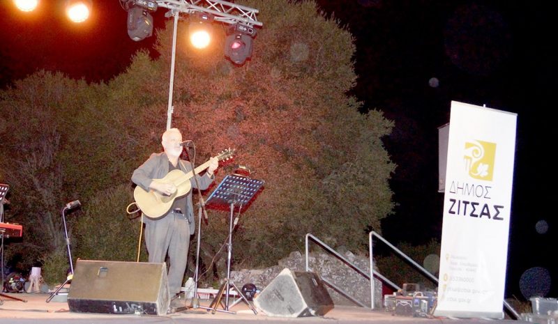Με τον Χρήστο Θηβαίο έκλεισε το πολιτιστικό καλοκαίρι στον Δ. Ζίτσας