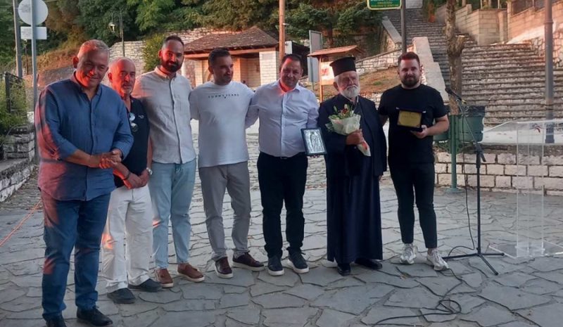 Οι Χουλιαράδες τίμησαν τον π. Ιωάννη Μαντζίλα