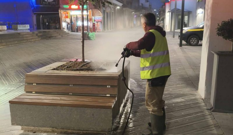 Πλύσεις σε δρόμους και πλατείες της Άρτας