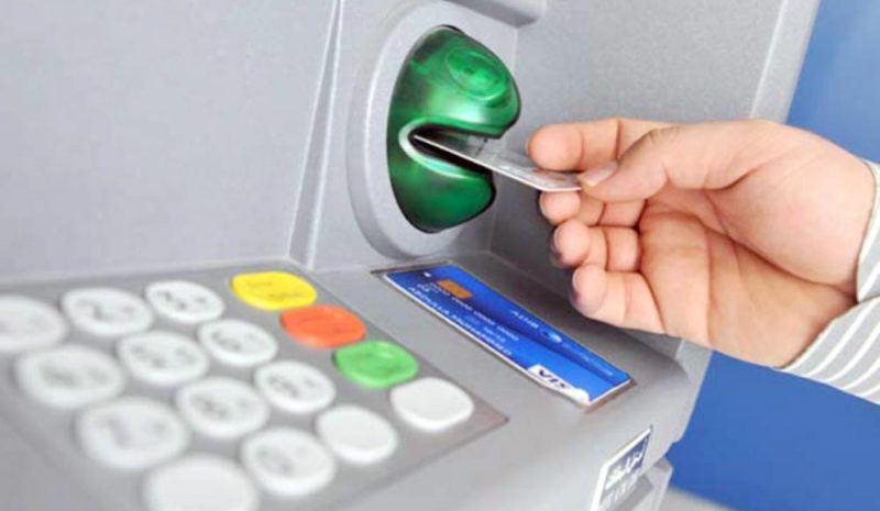 Έκαναν αναλήψεις και αγορές 14.140 ευρώ με κλεμμένη κάρτα