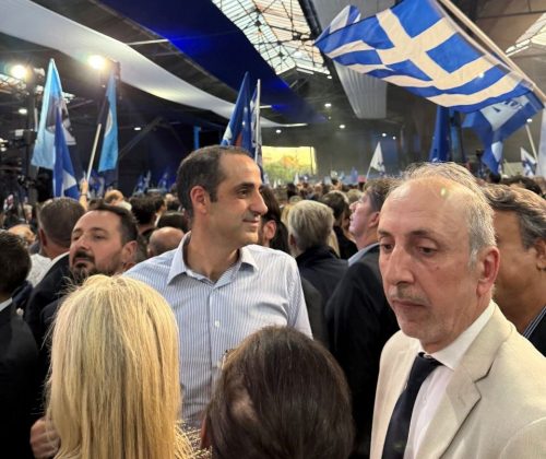 Η θερμή υποδοχή στον Γρηγόρη Δημητριάδη στην εκδήλωση για τα 52 χρόνια της ΝΔ