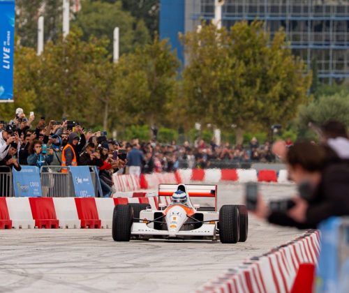 Από τη θέση του οδηγού ενός μονοθεσίου της McLaren Racing
